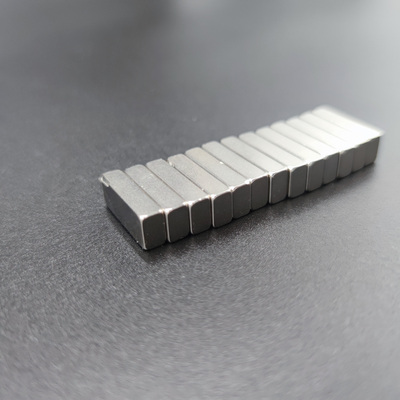 长方形磁铁